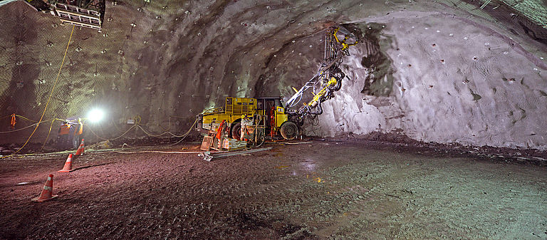 Mengenal Alat Berat Tambang Emas dan Fungsinya