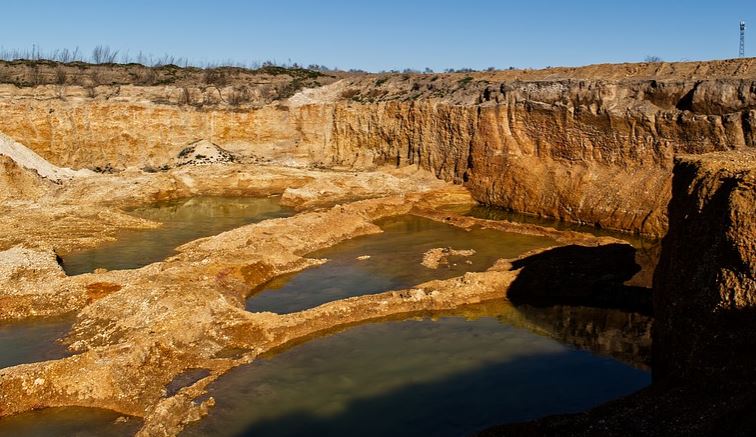 Peran Pemerintah Daerah Dalam Pertambangan Peran Pemerintah Daerah Dalam Pertambangan
