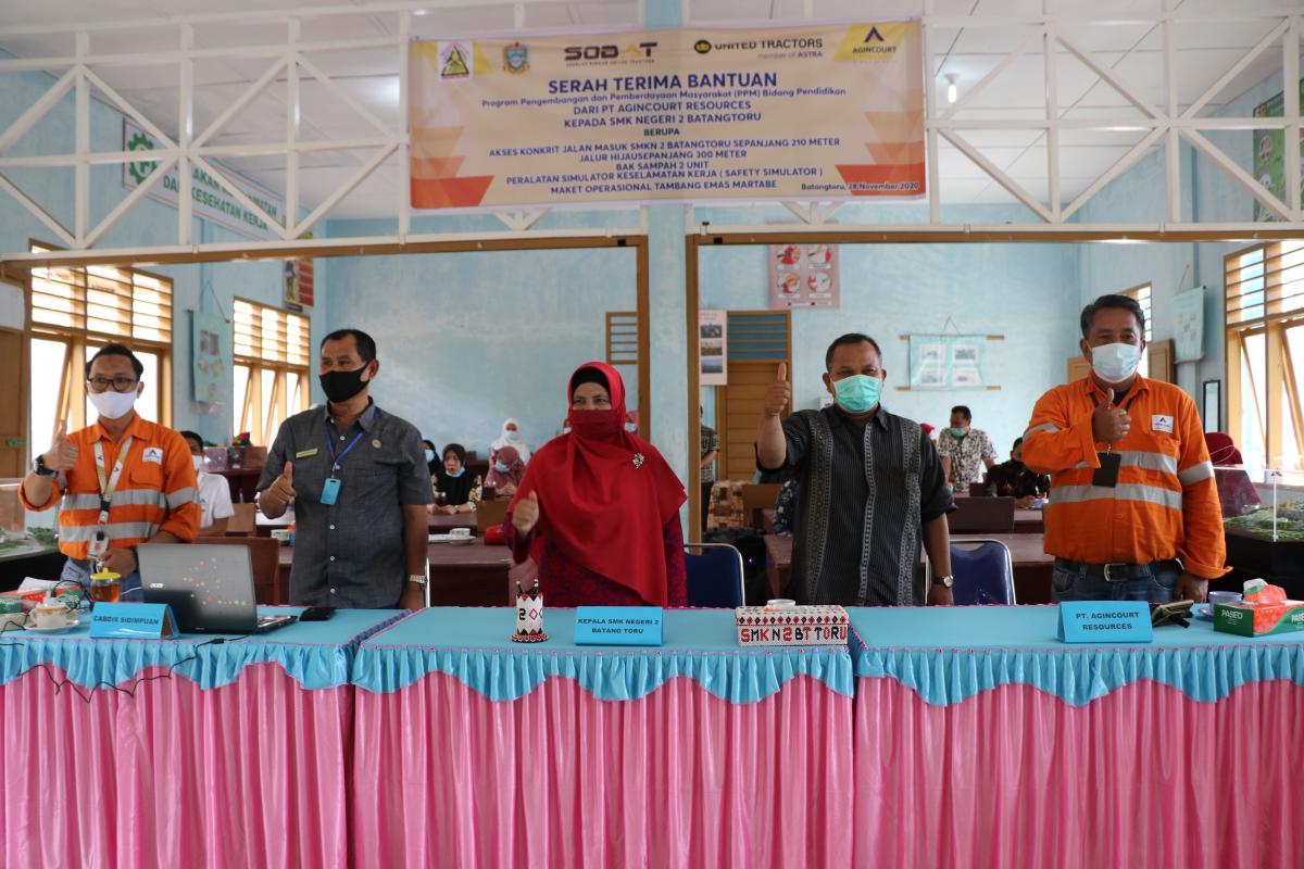 Siaran Pers Tambang Emas Martabe Berikan Bantuan Infrastruktur dan Sarana Pembelajaran ke SMKN 2 Batangtoru