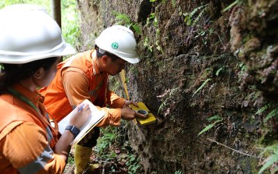Mengintip Proses Penambangan Emas