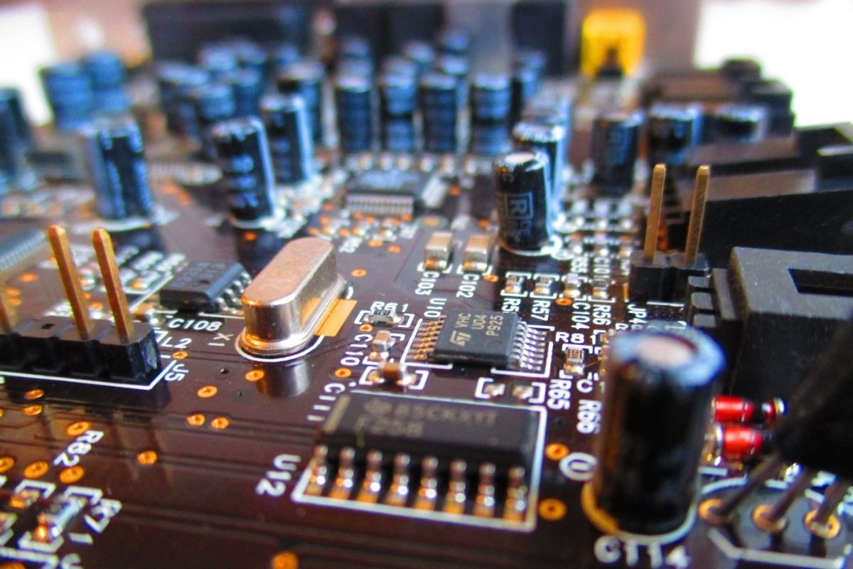 daur-ulang-limbah-barang-elektronik-yang-banyak-mengandung-emas-agincourt