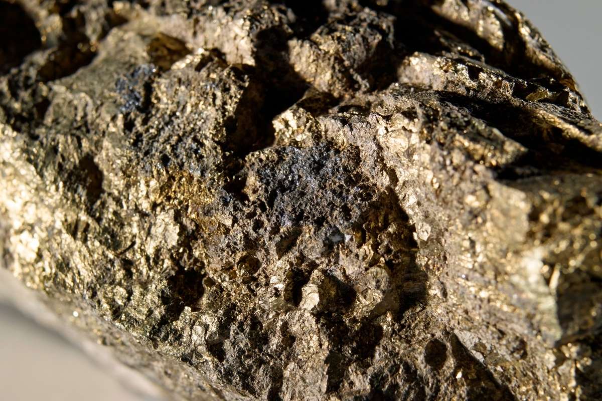 berikut-ciri-ciri-emas-mentah-yang-wajib-anda-tahu-agincourt