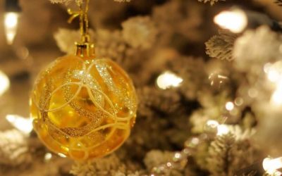 Unik! Ternyata Ada Pohon Natal Emas yang Mewah dan Mahal