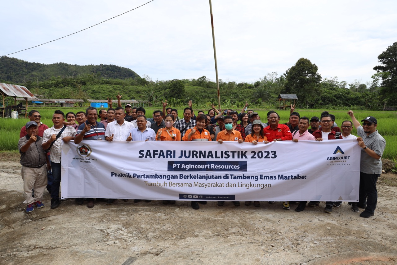 1K6A8053 Large Complicity of Journalists and Pers in the Advancement of PT Agincourt Resources