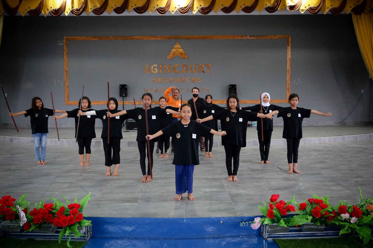 Celebrating international Dance Day by Preserving Indonesian Traditional Dance