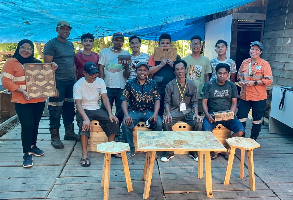 Agincourt Resources Facilitates Wood Craftsmanship Training and Food Production NIB Registration in the Creative Economy Surrounding the Mine 