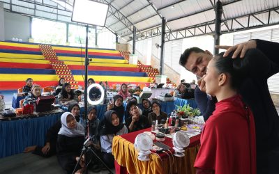 Enhancing Bridal Make-up Expertise, Agincourt Resources Presented Make-Up Artist Ricky Peranginangin 