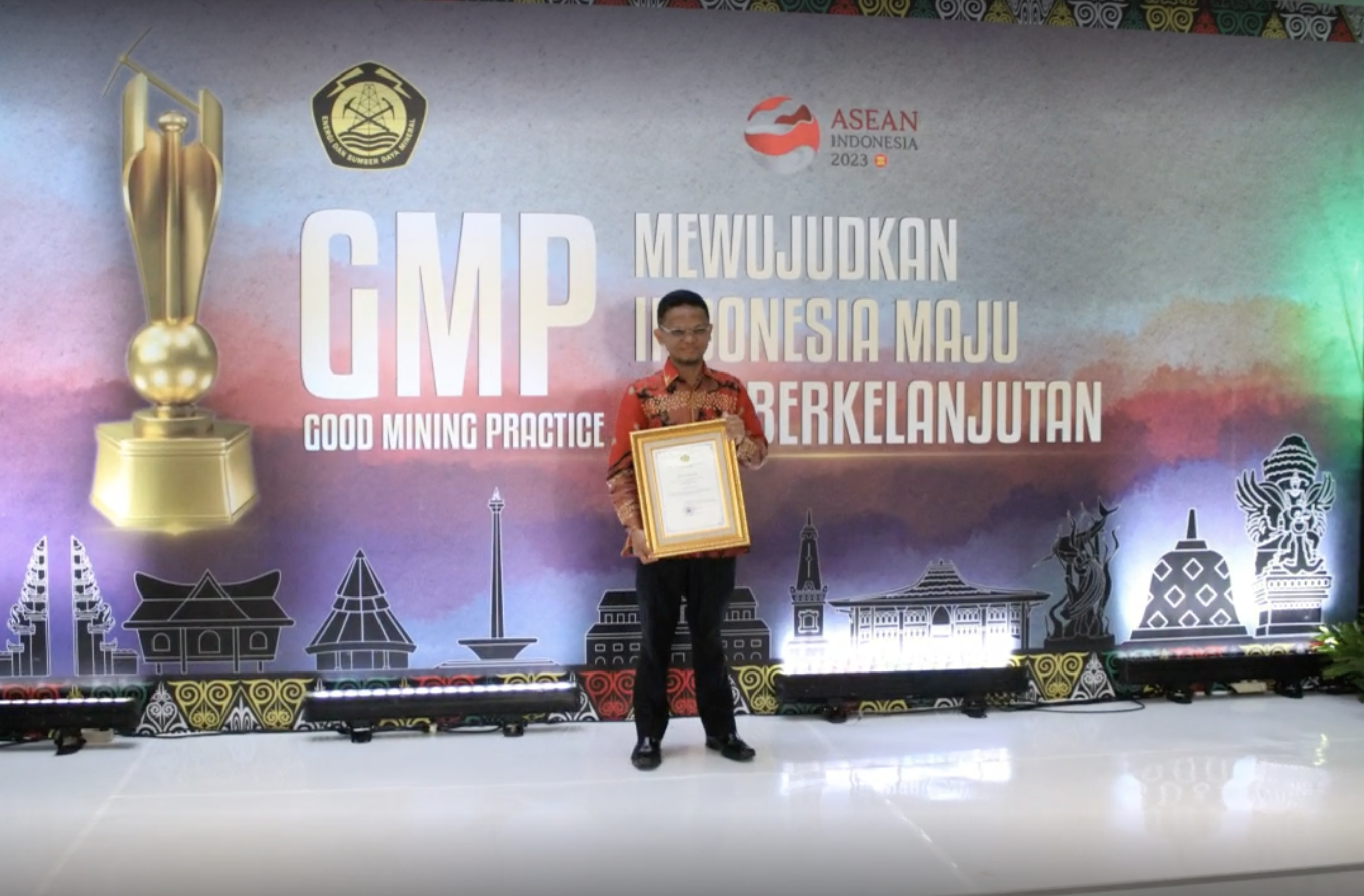 penghargaan-good-mining-practice---pengakuan-pokok-atas-standardisasi-dan-upaya-pelayanan-pertambangan-mineral-dan-batubara