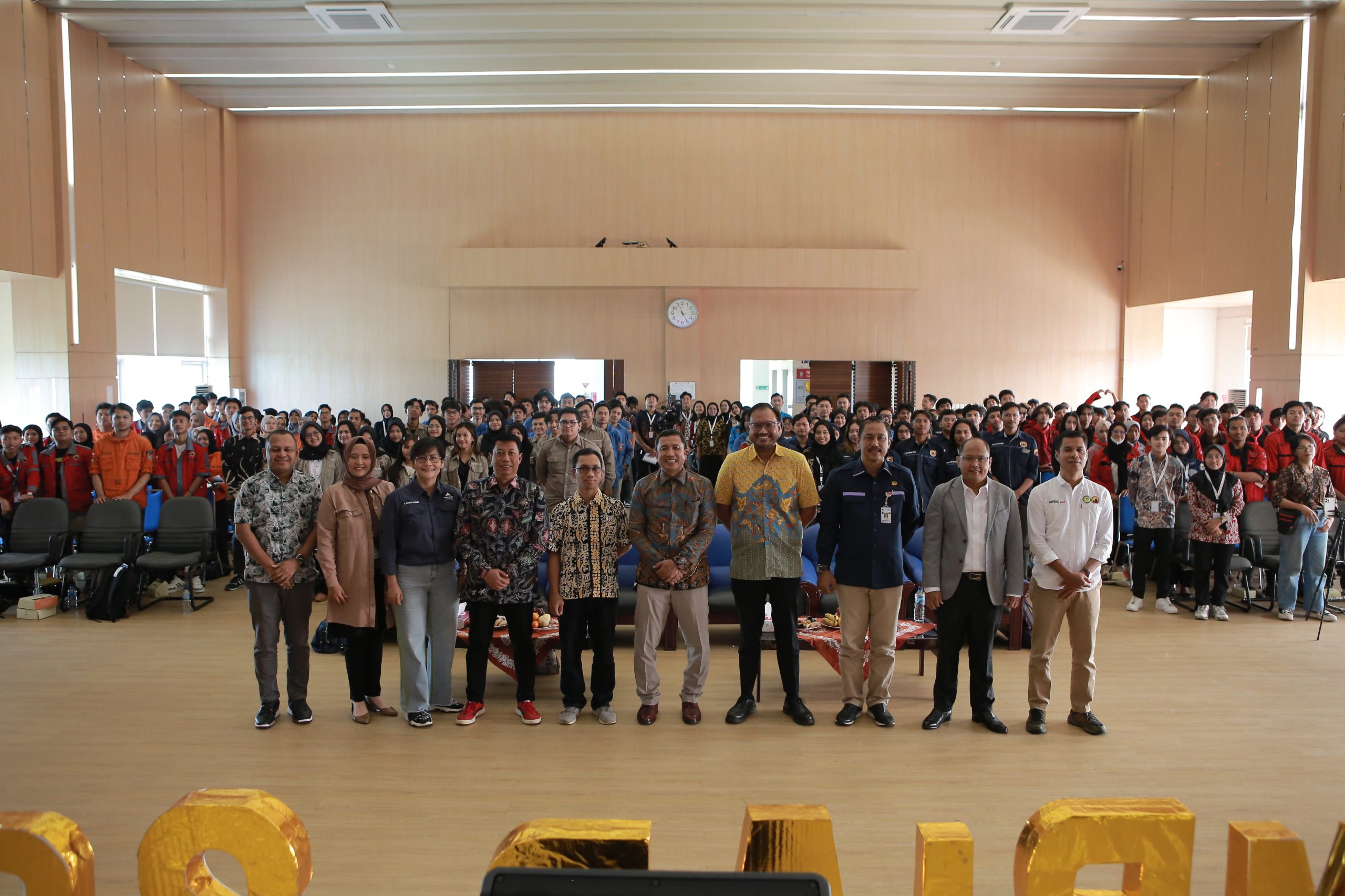 Foto 2: Sekitar 500 mahasiswa, secara daring dan luring, menghadiri pembukaan OlympiAR 2024 yang digelar PT Agincourt Resources di Universitas Diponegoro, Jawa Tengah, Sabtu (16/12/2023). (Dok: PTAR)