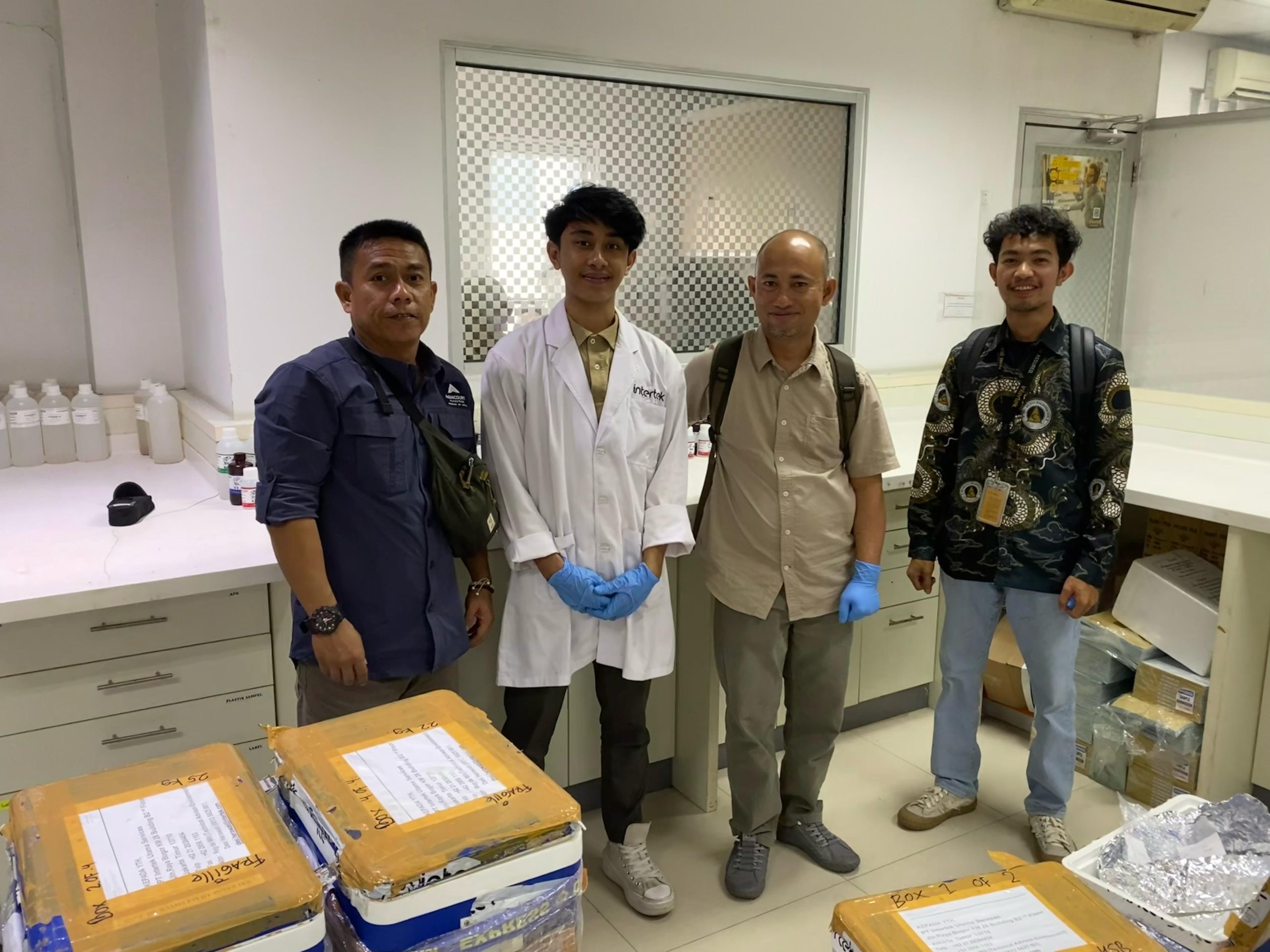 agincourt-resources-laksanakan-pengambilan-sampel-air-sisa-proses-demi-jaga-baku-mutu-2