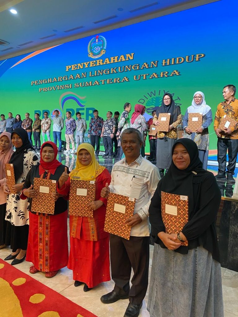 Agincourt Resources Received PROPER Hijau Certificate and Three Fostered Schools Achieve Adiwiyata 2023 Award Content 1