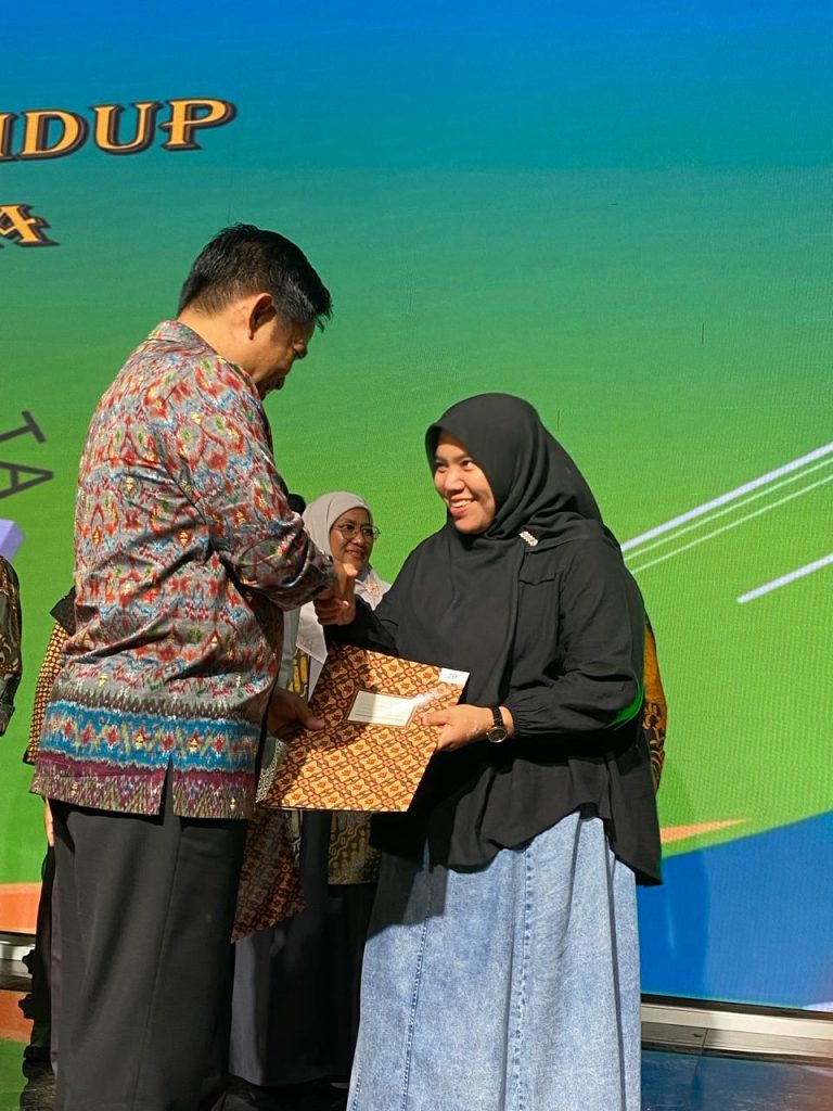 Agincourt Resources Received PROPER Hijau Certificate and Three Fostered Schools Achieve Adiwiyata 2023 Award Content 2