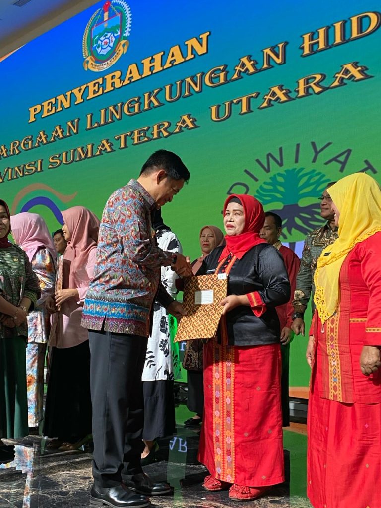 Agincourt Resources Received PROPER Hijau Certificate and Three Fostered Schools Achieve Adiwiyata 2023 Award Content 3