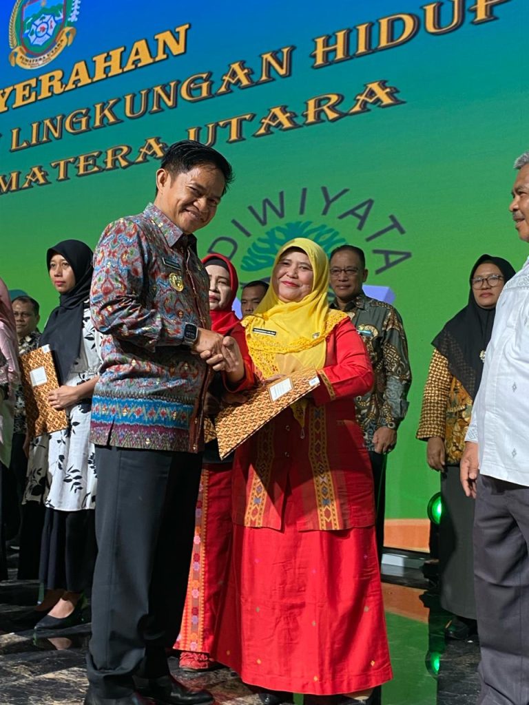 Agincourt Resources Received PROPER Hijau Certificate and Three Fostered Schools Achieve Adiwiyata 2023 Award Content 4