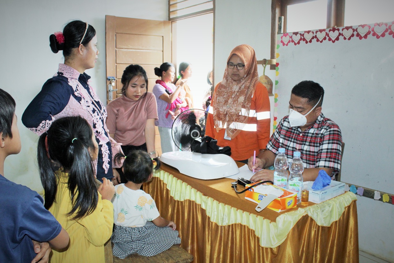Specialist Doctors Enter Villages, Greeting Salahia Hamlet in Batuhoring Village Content