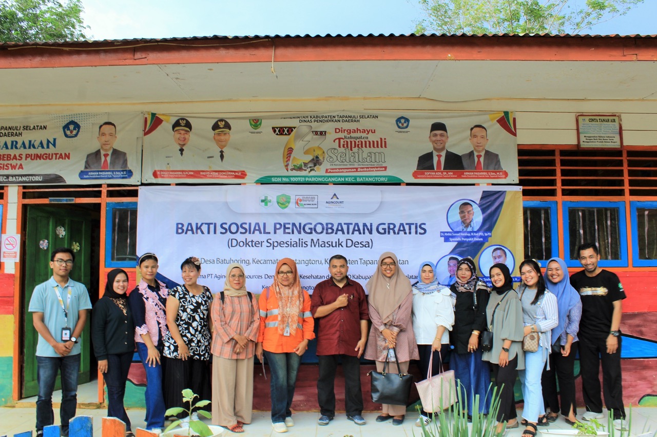 Specialist Doctors Enter Villages, Greeting Salahia Hamlet in Batuhoring Village Thumbnail