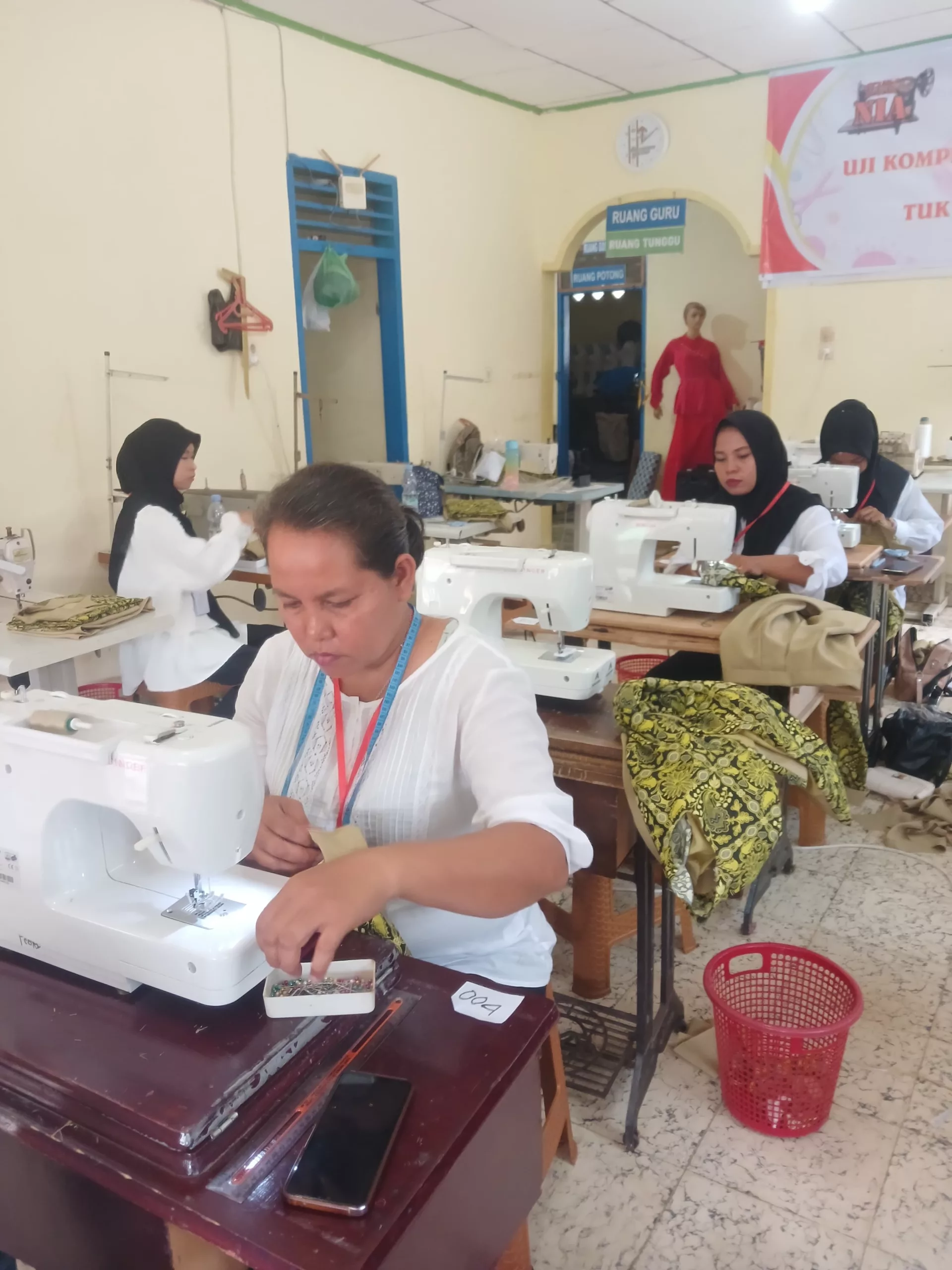 10-penjahit-binaan-lingkar-tambang-naik-kelas at 16.32.51