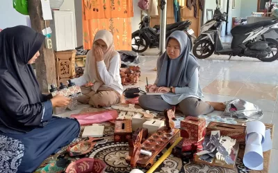 Wood Carpenters Receive Souvenir Making Training to Enhance Skills and Product Diversification 