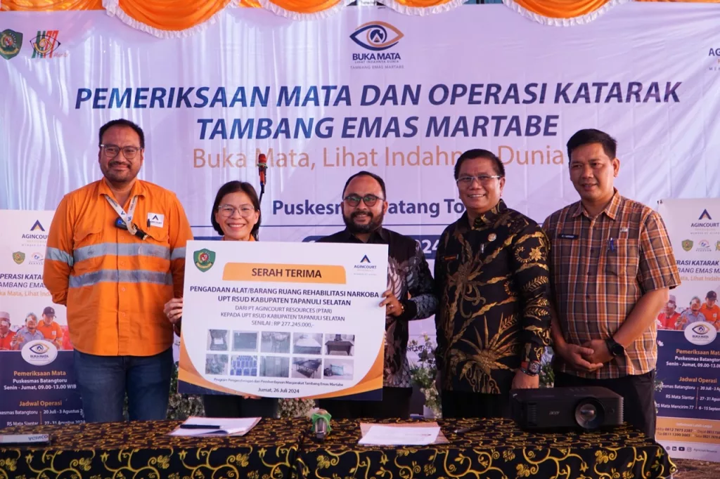 The handover process was witnessed directly by the Director and Chief Financial Officer of Agincourt Resources, Noviandri. The handover minutes were signed by the Senior Manager Community of Agincourt Resources, Christine Pepah, and the Head of the Technical Implementation Unit (UPT) of the General Hospital (RSUD), drg. Muhammad Firdausi Batubara.