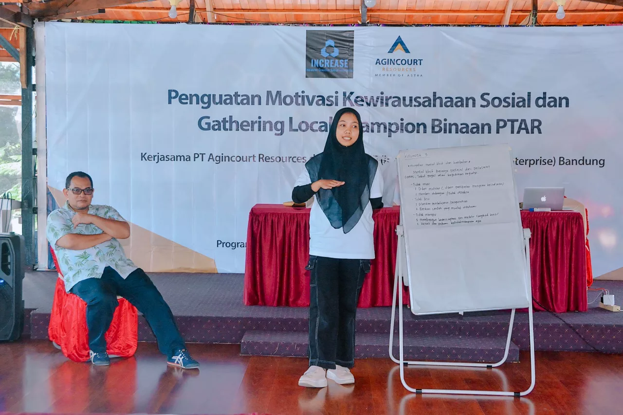 One of the participants of Agincourt Resources' fostered actors, Rindu Wati, said, "This training is very beneficial for me. I gained a lot of new knowledge, especially about how to overcome mental blocks that often hinder me in developing my business," she said. 