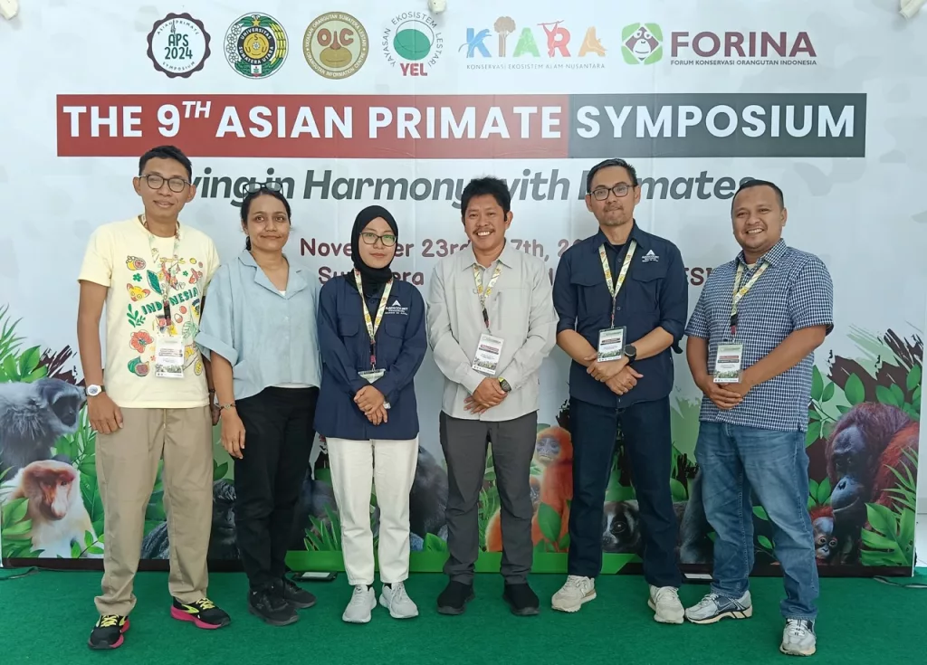 Photo 1: (Third from the right) Manager - Environmental  of PT Agincourt Resources (PTAR) Mahmud Subagya and Superintendent - Environmental Site Support of PTAR Syaiful Anwar (second from the right) pose with the PTAR team after presenting research on arboreal bridges at the Asian Primate Symposium at Universitas Sumatra Utara, Monday (25/11/2024).