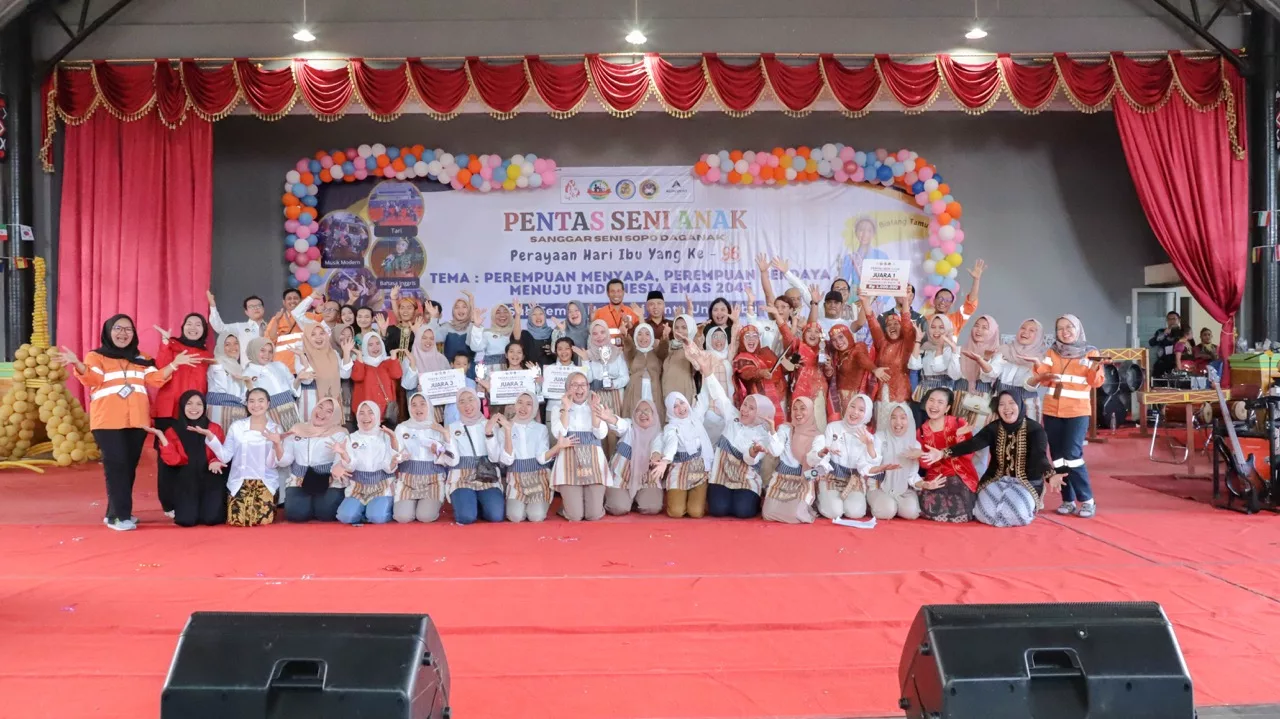 Children’s Brilliant Talents Shone at the Art Performance to Celebrate Mother’s Day 