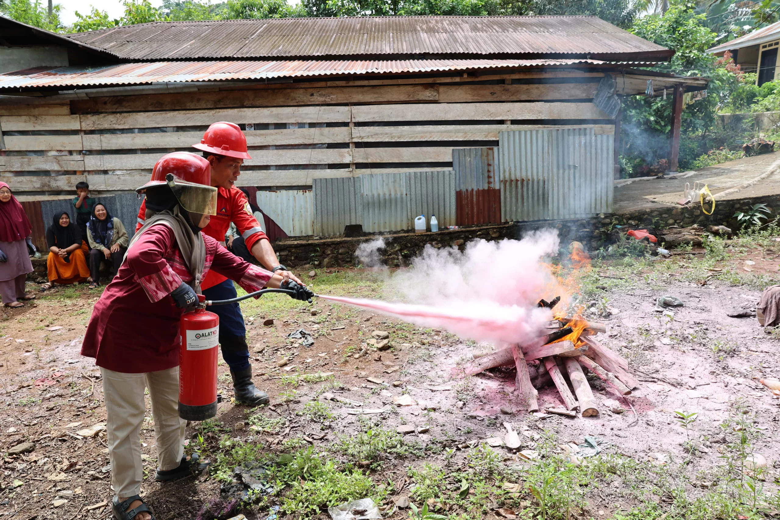 siaga-api-usaha-pun-aman-agincourt-resources-bekali-umkm-hadapi-si-jago-merah 2