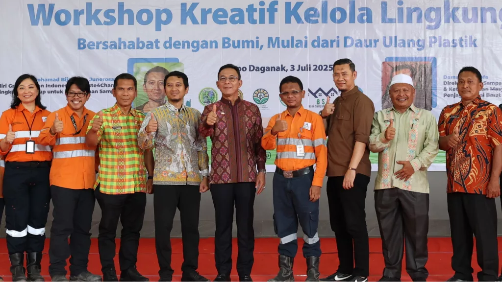 agincourt-resources-gerakkan-aksi-ecobrick-dari-hati-10-000-botol-untuk-bumi