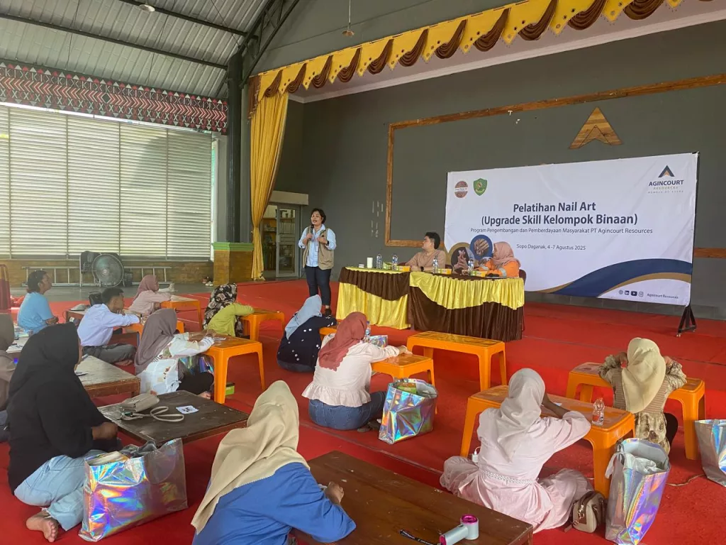 mengasah-keterampilan-membangun-kemandirian-agincourt-resources-dorong-kreativitas-nail-art