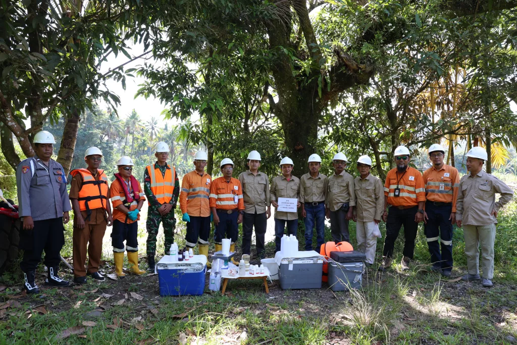 pastikan-air-sisa-proses-penuhi-baku-mutu-tim-terpadu-ambil-sampel-dari-water-polishing-plant-wpp-dan-sungai-batang-toru