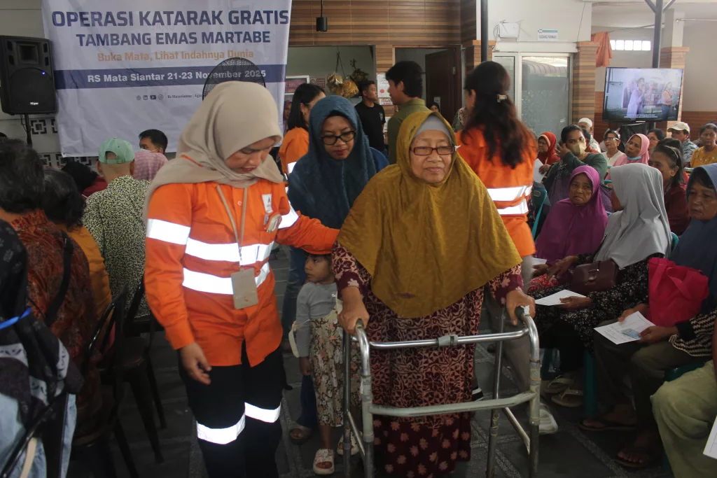 operasi-katarak-gratis-tambang-emas-martabe-pulihkan-harapan-masyarakat-di-siantar